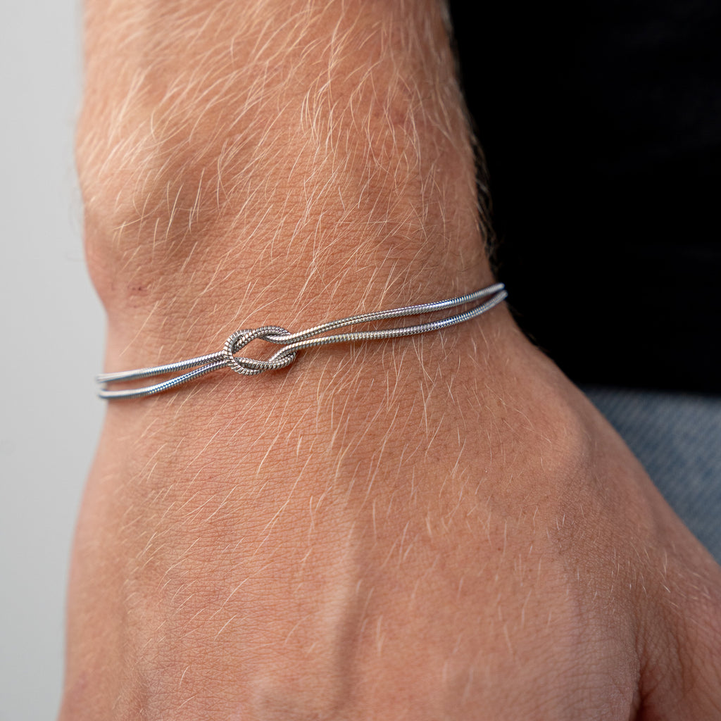 Forever Knot Bracelet – Meaningful Gift for Couples, Best Friends & Family