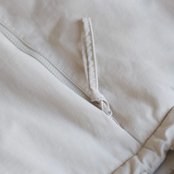 4. EXTERNAL ZIPPER POCKET